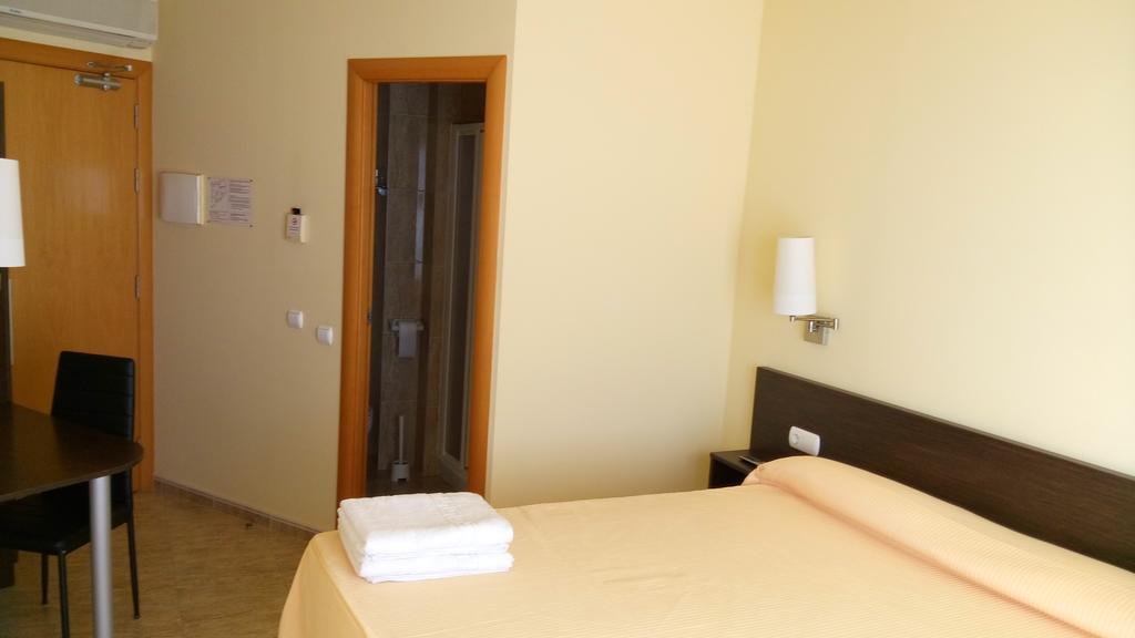 Hostal Sant Sadurni Sant Sadurni d'Anoia Ngoại thất bức ảnh