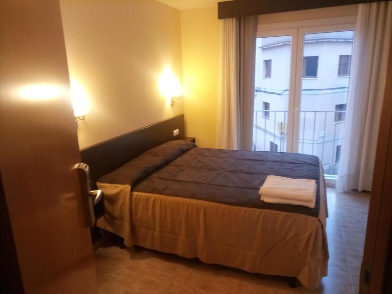 Hostal Sant Sadurni Sant Sadurni d'Anoia Ngoại thất bức ảnh