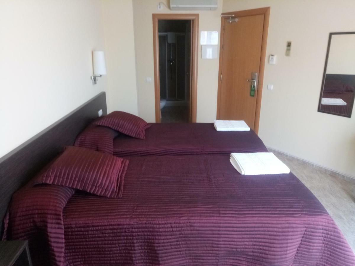 Hostal Sant Sadurni Sant Sadurni d'Anoia Ngoại thất bức ảnh